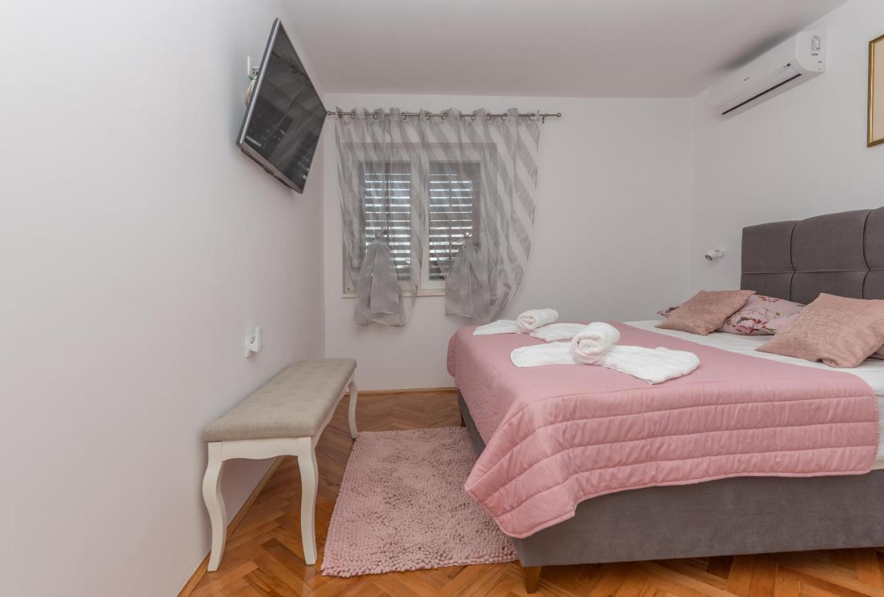 Apartment Strawberry Макарска Экстерьер фото
