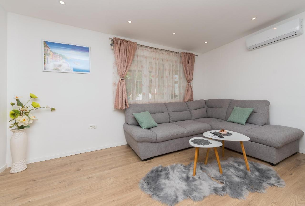 Apartment Strawberry Макарска Экстерьер фото