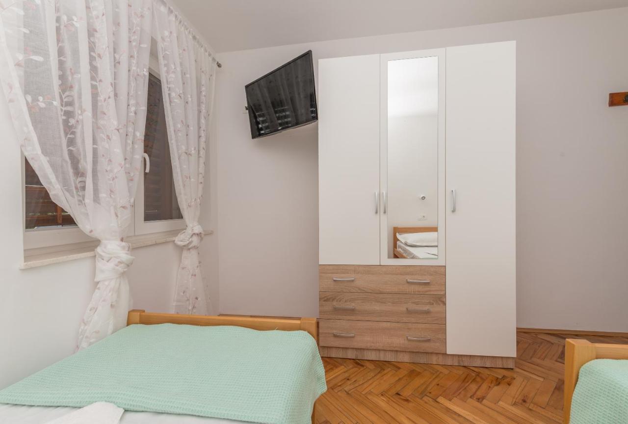 Apartment Strawberry Макарска Экстерьер фото