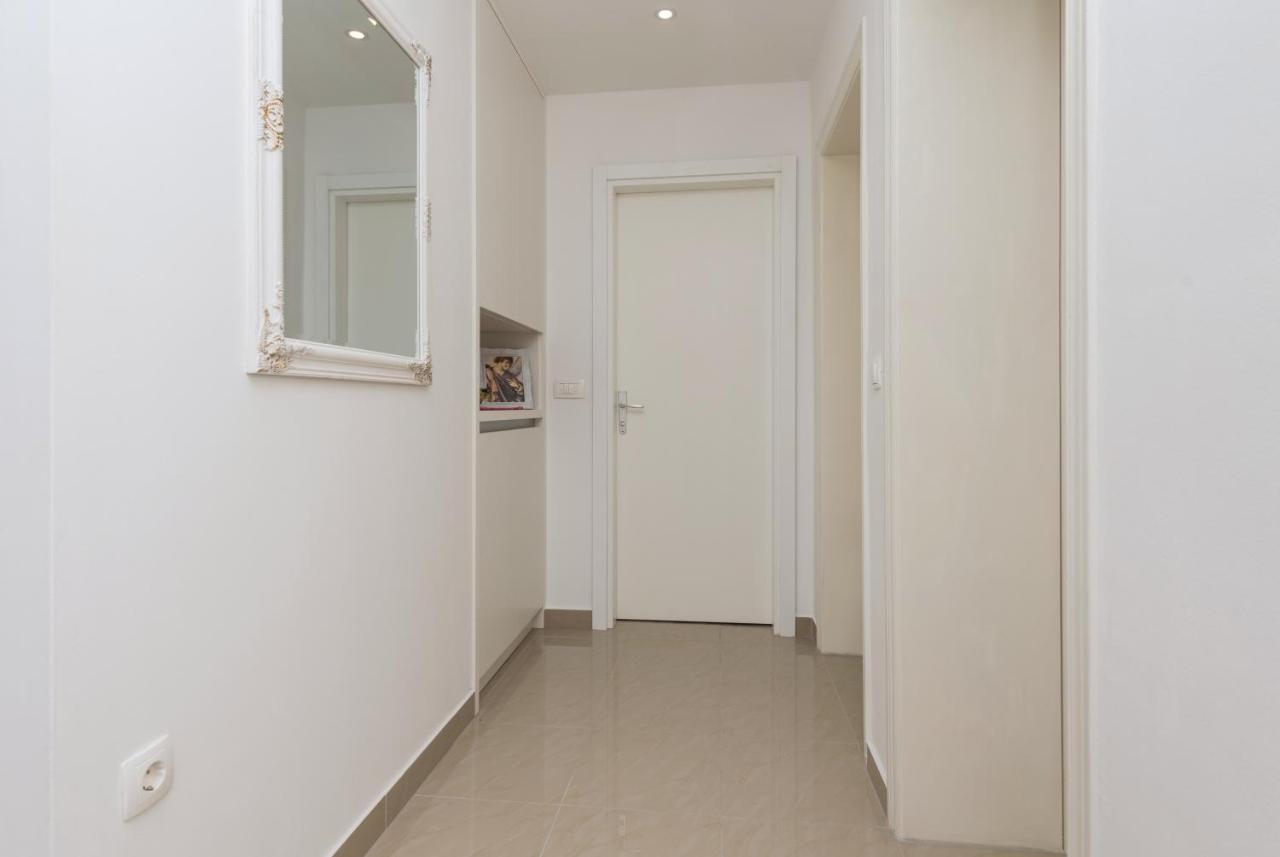 Apartment Strawberry Макарска Экстерьер фото