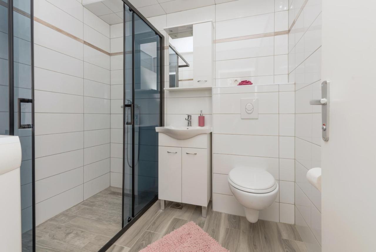 Apartment Strawberry Макарска Экстерьер фото