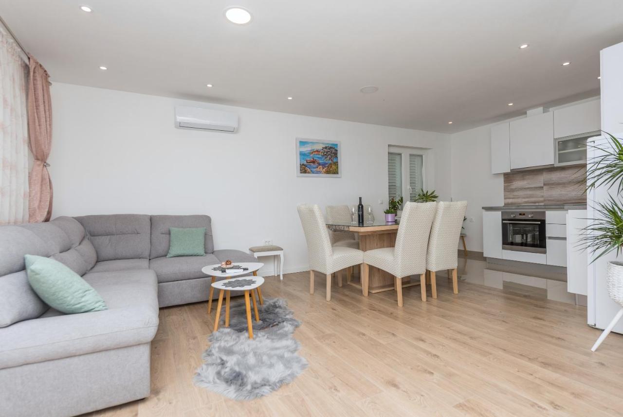Apartment Strawberry Макарска Экстерьер фото