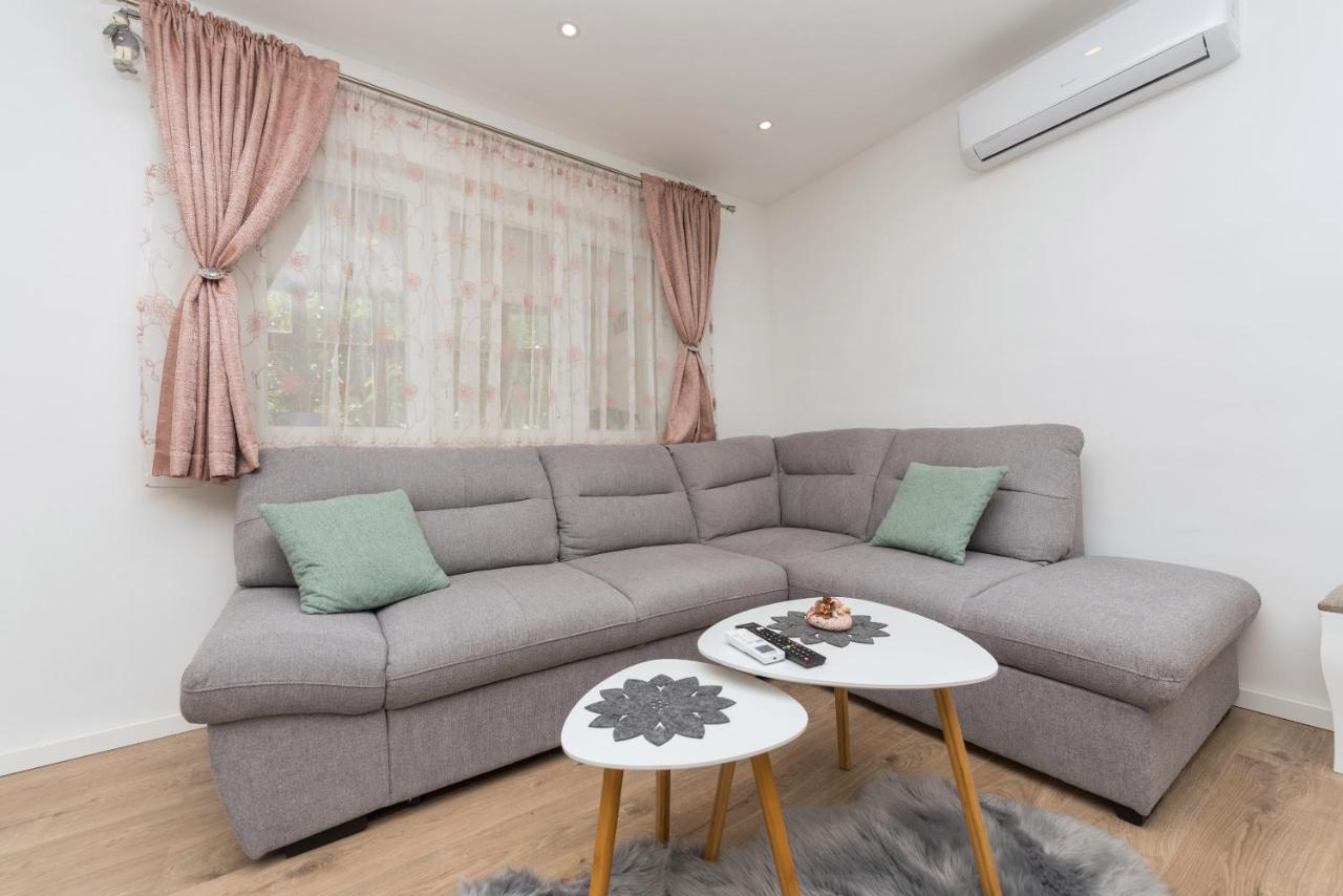 Apartment Strawberry Макарска Экстерьер фото