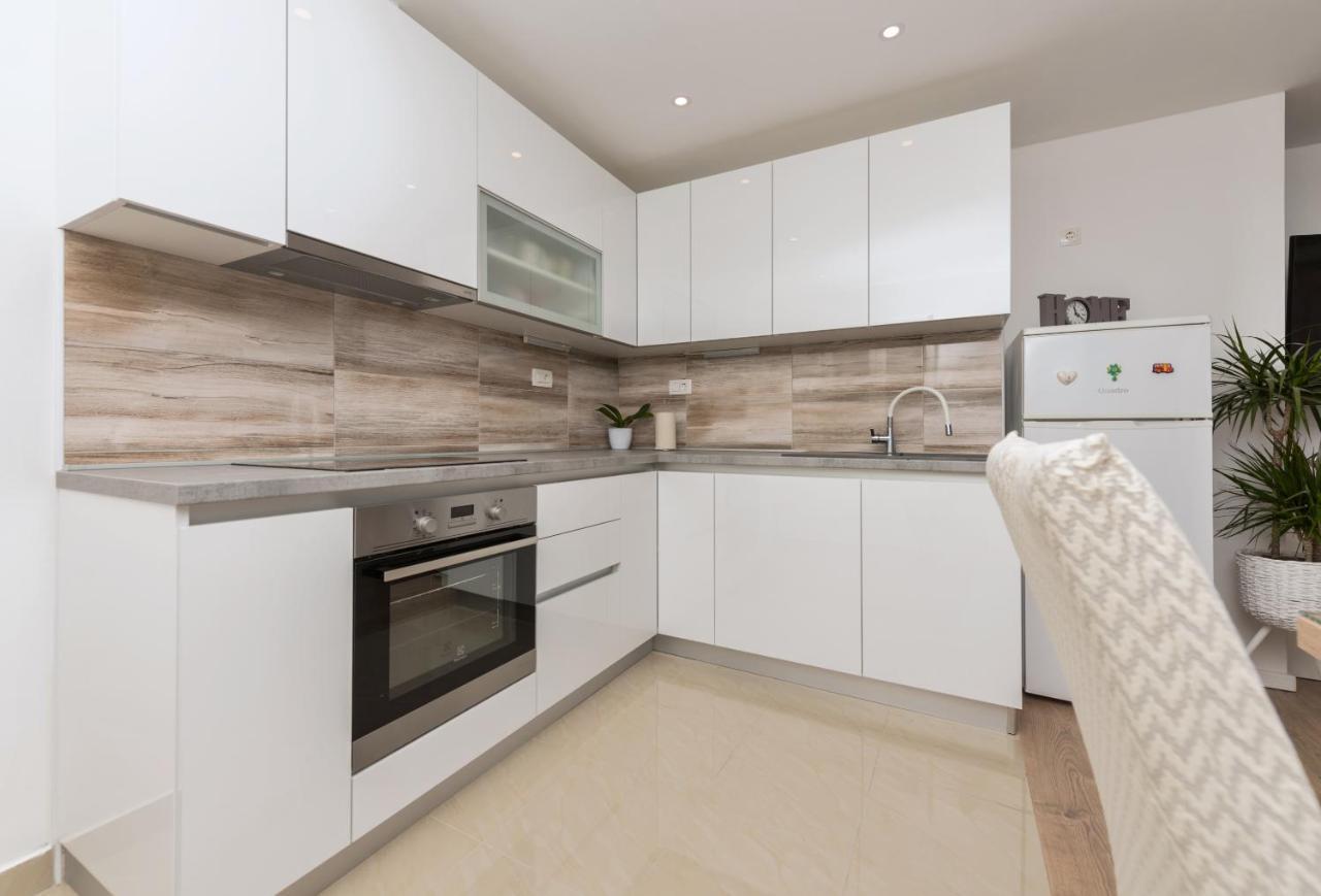 Apartment Strawberry Макарска Экстерьер фото
